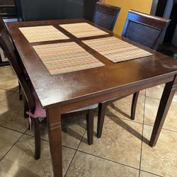 Comedor de madera 5 piesas total 55 follaes por todo