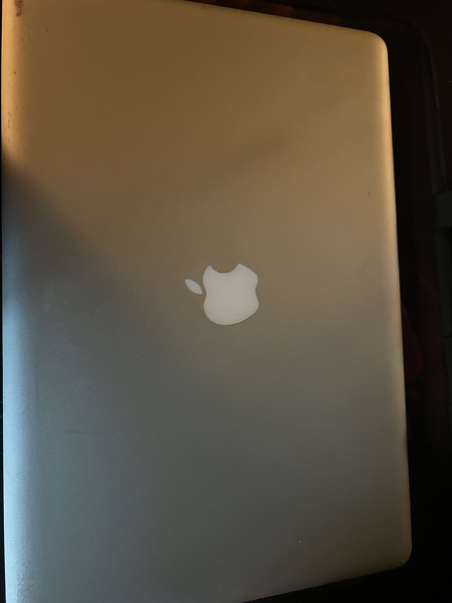 **SEND ME OFFERS** 2010 Macbook