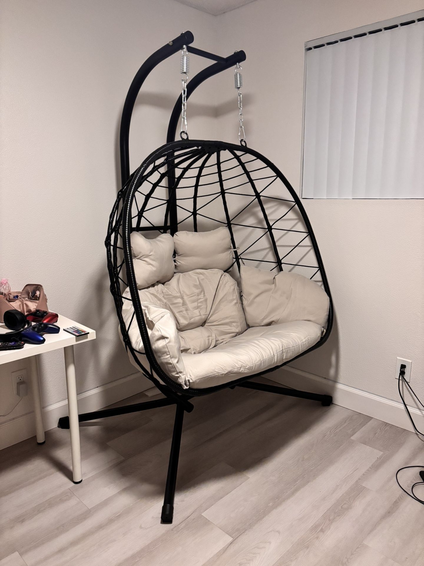 SWING EGG CHAIR