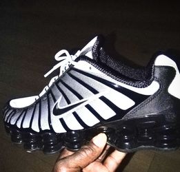 NIKE SHOX TL / Black ,White and pure Platinum