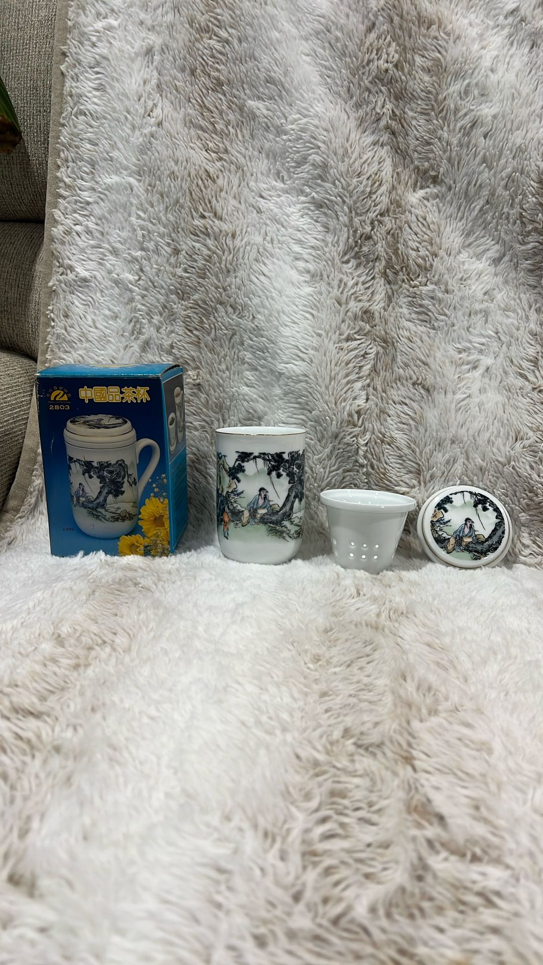 vintage snow white China Infuser Mug With Lid