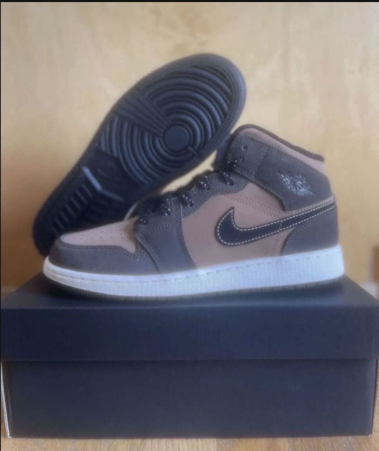 Nike Air Jordan 1 Mid Earth Tone Dark Chocolate Size 6Y/7.5 Womens Brand New