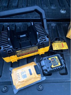 20-Volt MAX Lithium-Ion Compact Cordless Task Light