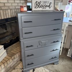 ✨✨GORGEOUS GRAY SOLID WOOD 5 DRAWER DRESSER✨✨