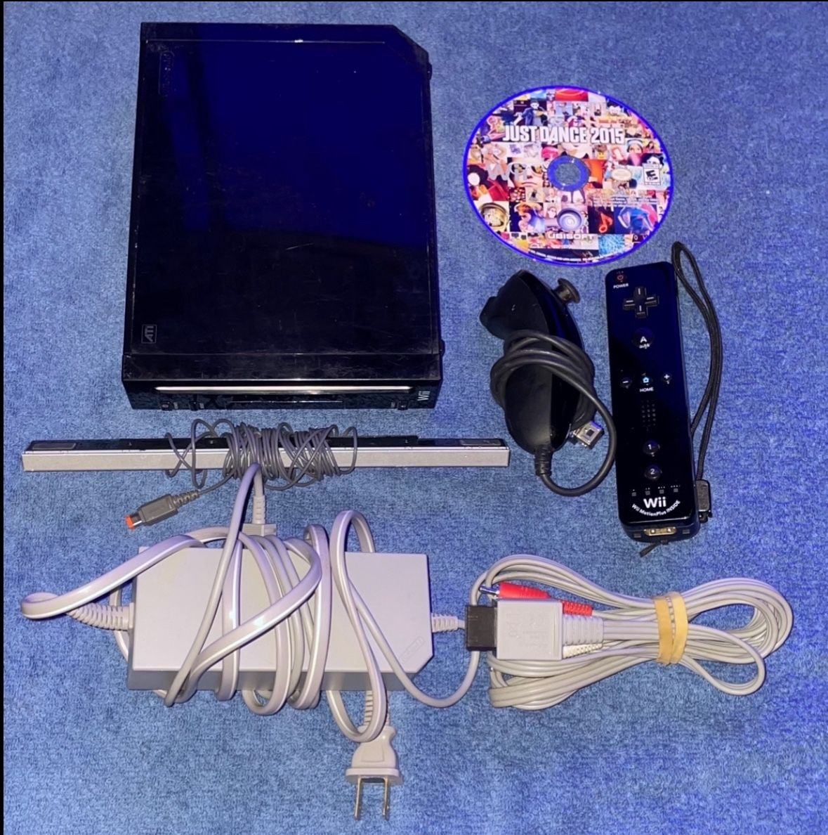 BLACK NINTENDO WII CONSOLE WITH VIDEO GAME