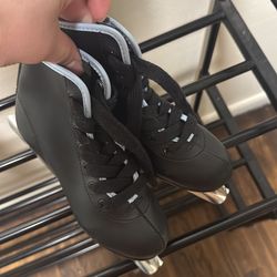 Kids ice skates size 12c