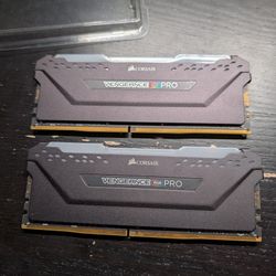 CORSAIR VENGEANCE PRO 32GB DDR4 RAM