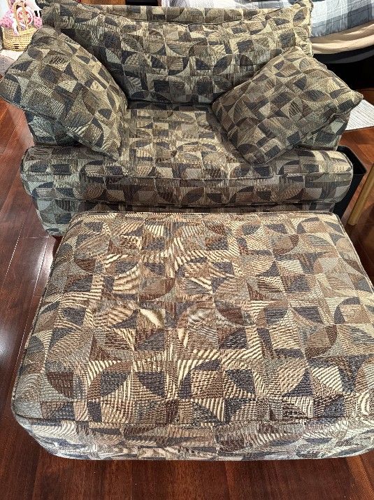 Ottoman And oversized Chair