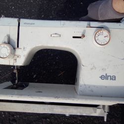 Elna Super Sewing Machine 62c Tavaro, Working With Foot Pedal