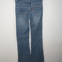 Girl Levi’s jeans 