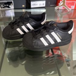 adidas unisex-baby Superstar Sneakers 