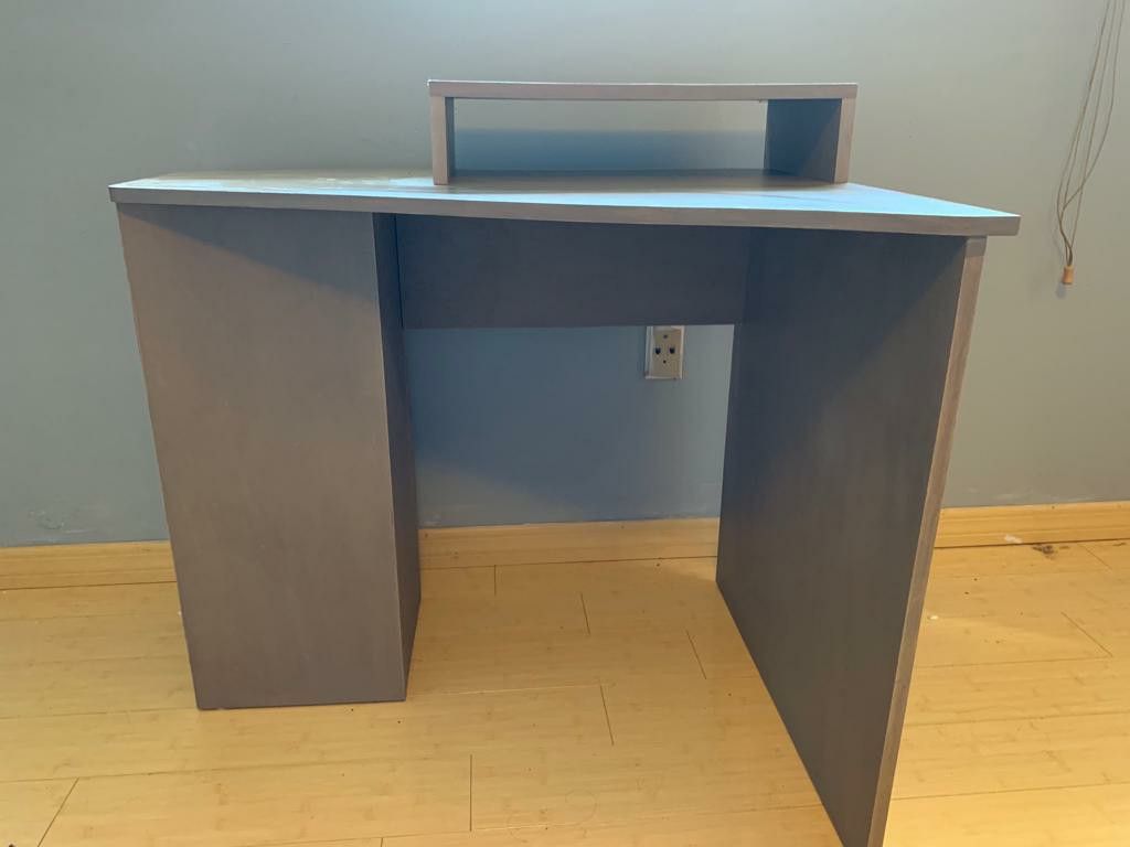 Corner desk