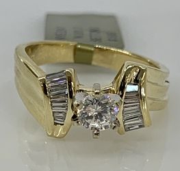 Brand new with tag 14 karat solid gold engagement ring with the real diamond 💍