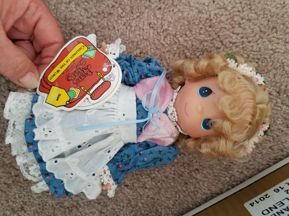 37 Children around the world dolls