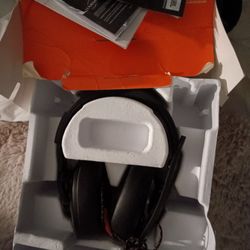 JBL Headphones With Mic New 
