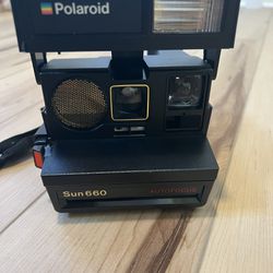 Polaroid Sun 660 Camera With Bag