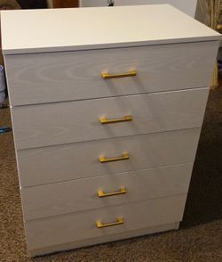 White 5-drawer dresser, modern storage unit or organizer with handles for bedroom, living room, closet, and hallway.