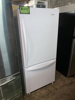 Whirlpool 30in. Bottom freezer refrigerator like new, with 4 months warranty