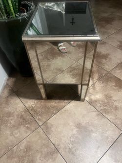 2 nightstand  one Ist drawer broken