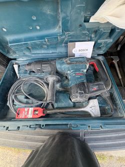 Bosch RH540M Rotary Hammer Drill with Case