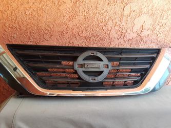 Used Nissan Grille!!!!