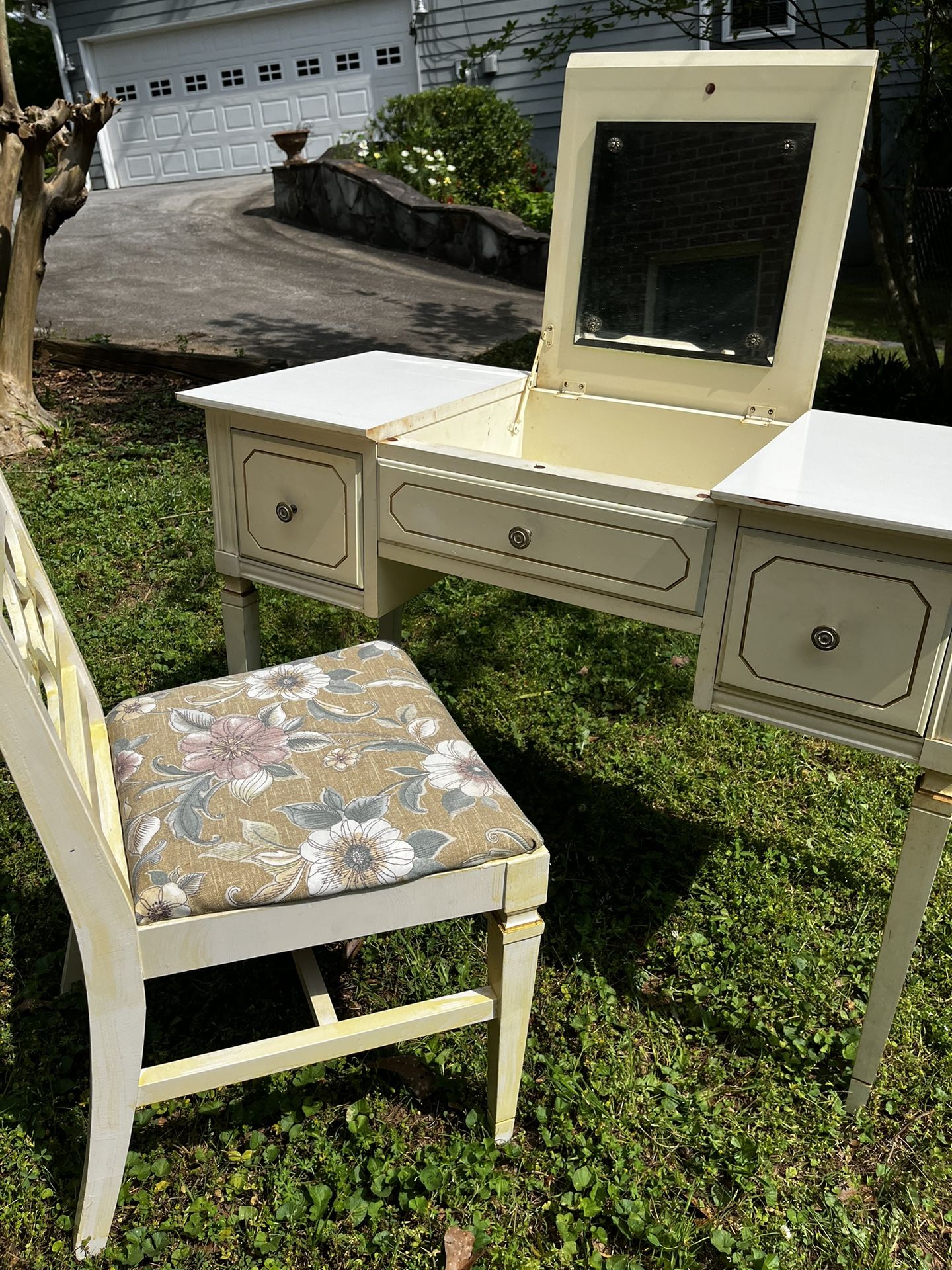 Vintage Makeup Vanity