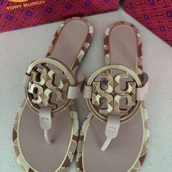 NEW TORY BURCH SIZE 9