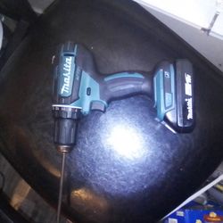 Makita drill with or without battery