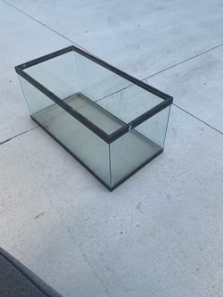 2 aquariums one with screen