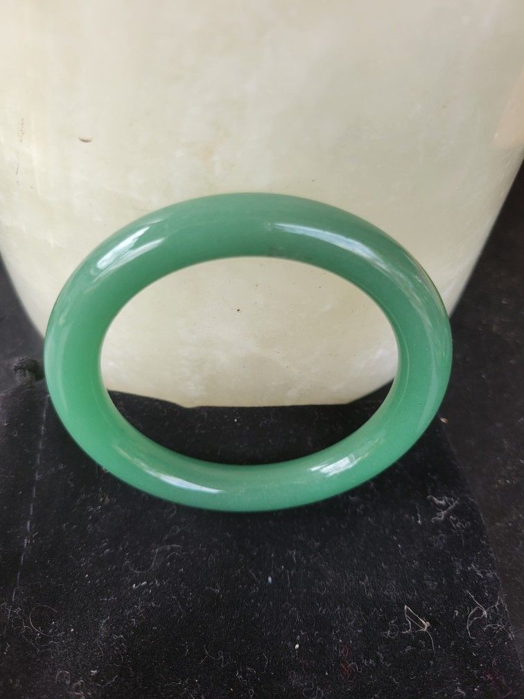 moss green jade bangle
