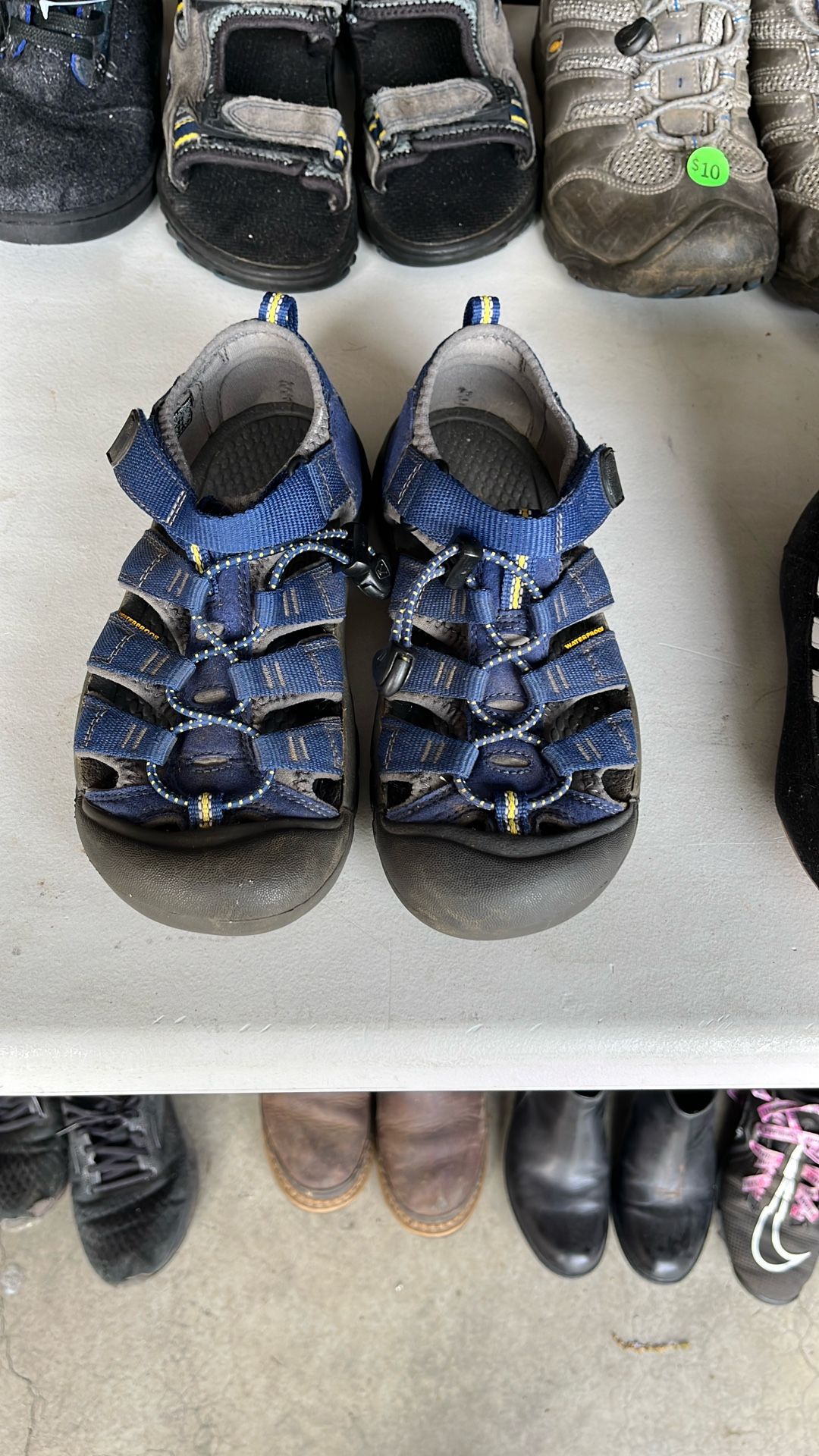 Kids Keen Shoes Size 3