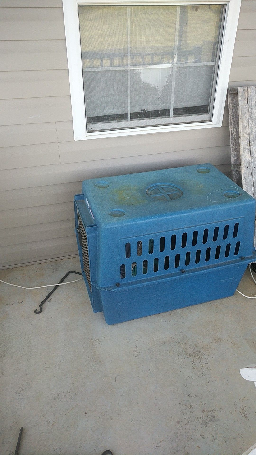 Dog crate