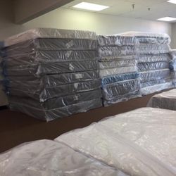 (NUEVOS) 😴 Colchones Enganche Desde $1 LIQUIDACIÓN OUTLET KINGS QUEENS FULLS TWINS En Plastico!!😴