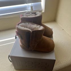 Ugg Size 02/03
