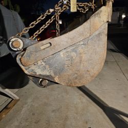 CAT Buckle Bucket 