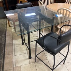 Table With 2 Chairs 