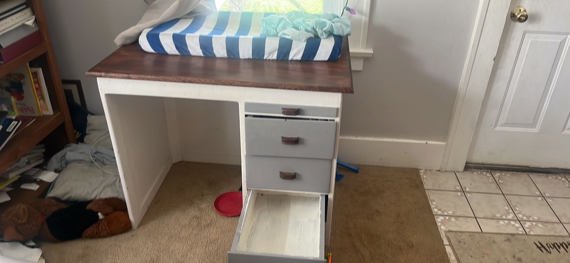 Baby. Hanging Table