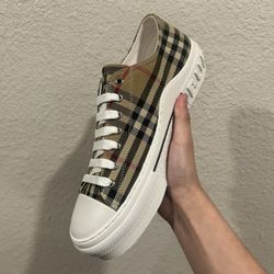 Burberry Checker 