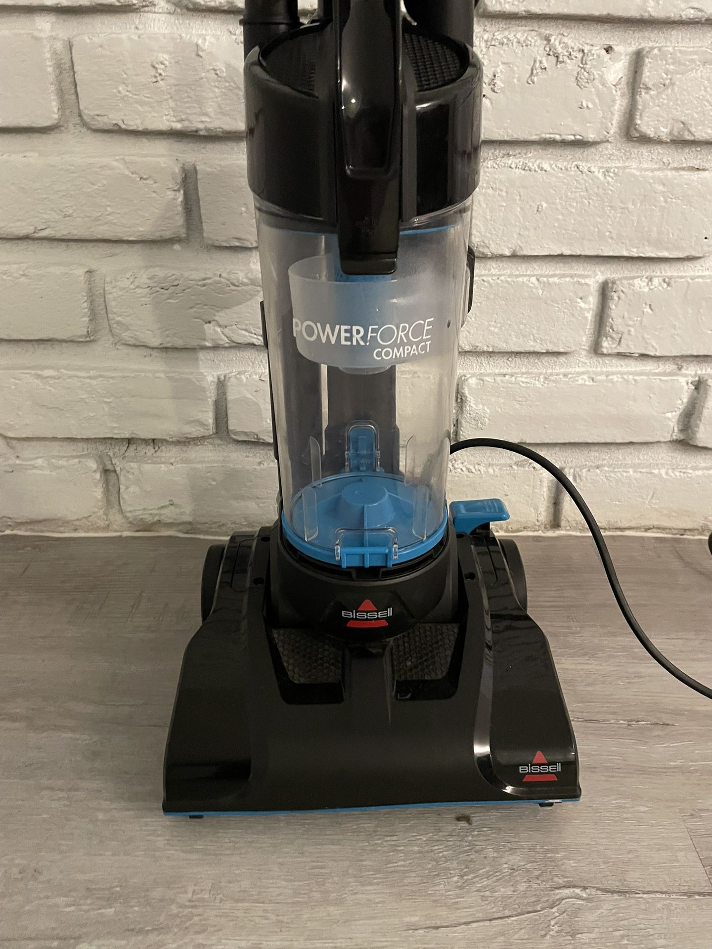 Bissell Vacuum Cleaner -like New