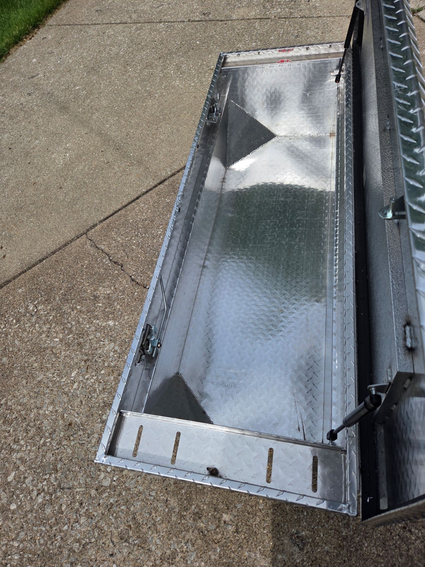 Aluminum tool box