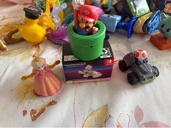 Fun Nintendo Super Mario/Mario Kart toy bundle in good pre-owned condition.
