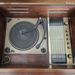 Record Player/ Radio/ Antique