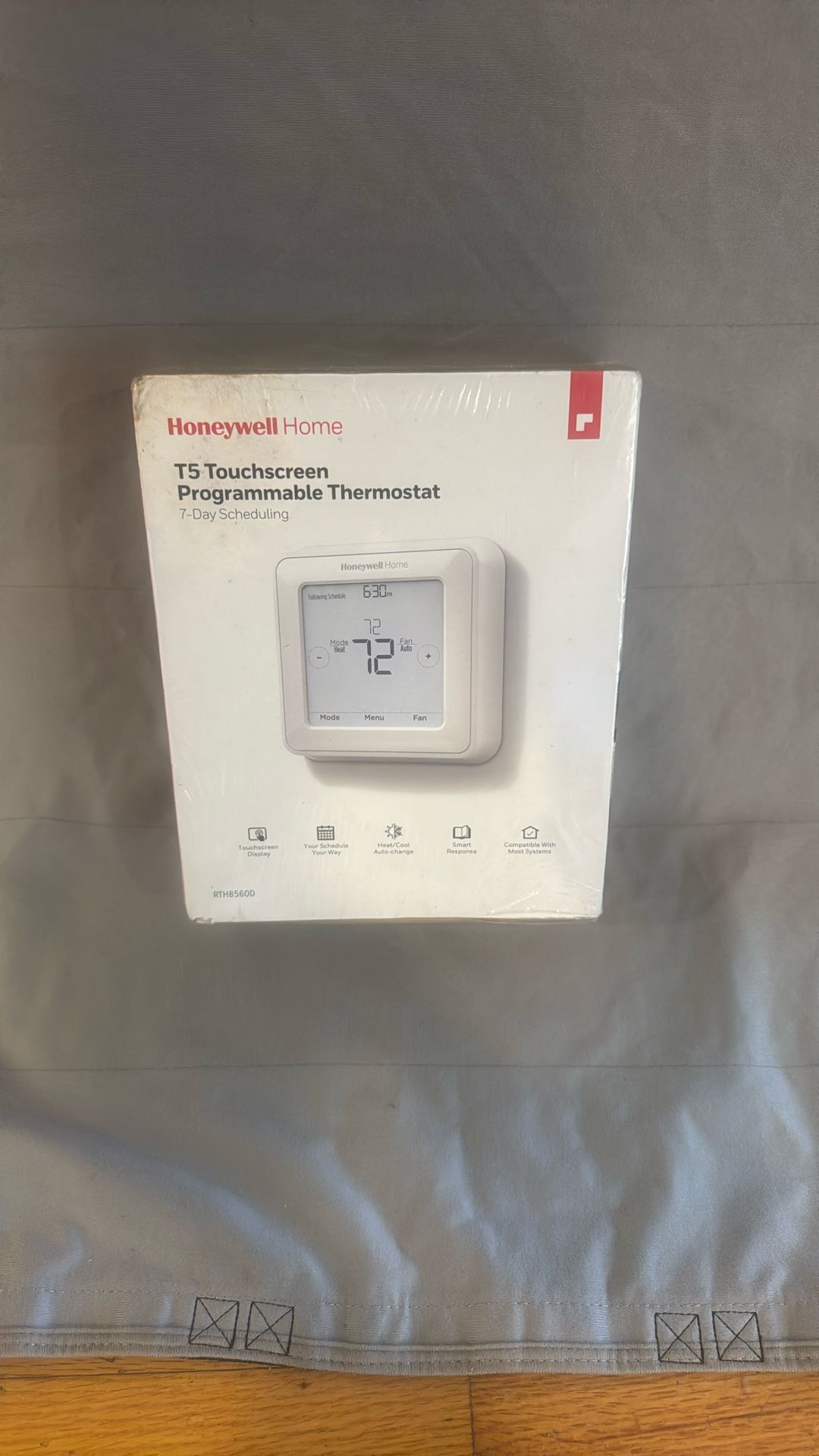 Low-voltage thermostat