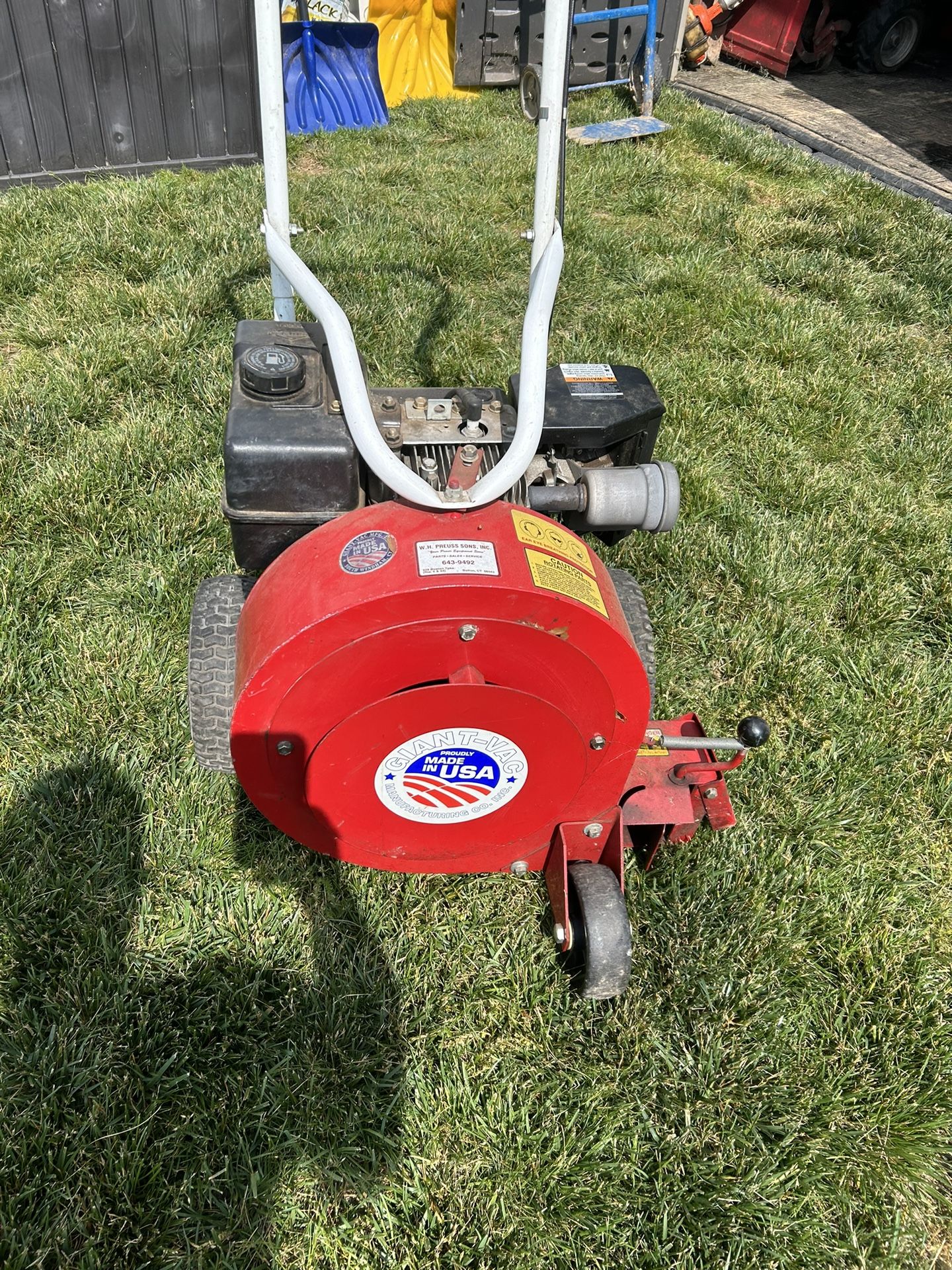 Giant Vac 8HP Leaf Blower.