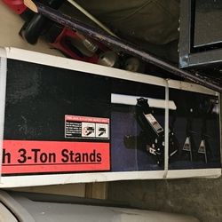  Never Opened 3 Ton Floor Jack 
