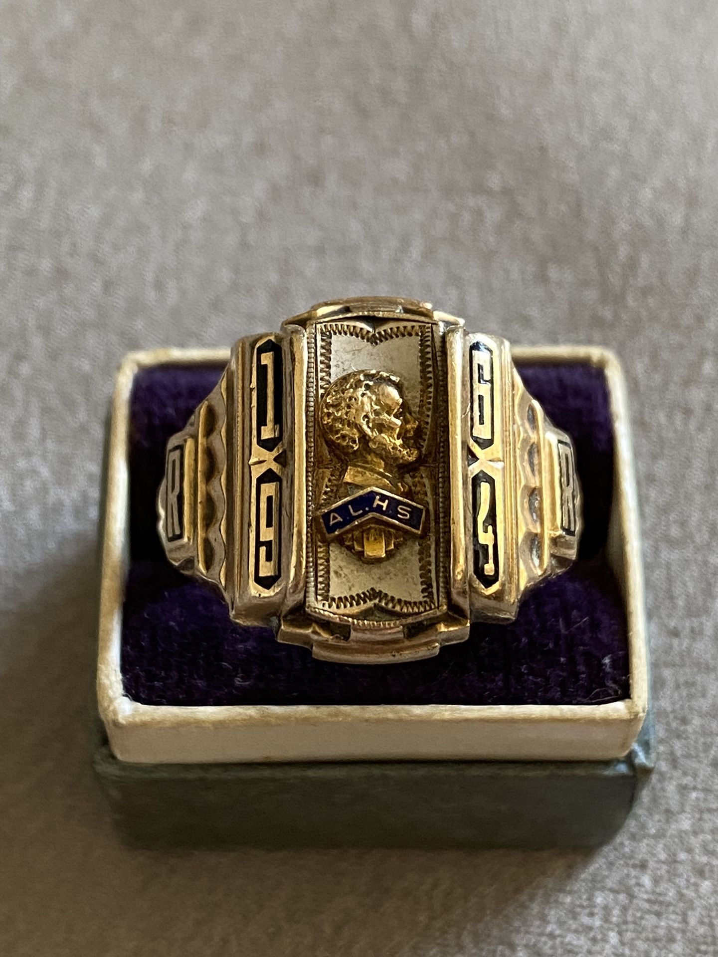 10k Gold Lincoln High School 1964 Vintage Class Ring