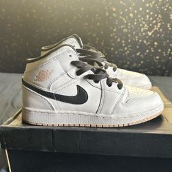 Jordan 1 Mid Size 6.5