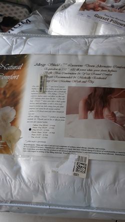 Natural Comfort Luxurious Down Alternative Comforter King size 102" x 90" - 52oz.