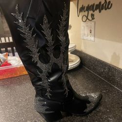 Fashion Nova Boots Size 8