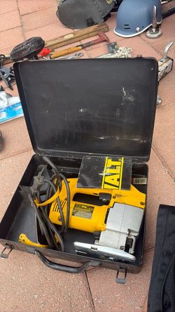 DeWalt DW318 Variable Speed Orbital Jigsaw (120V, 4.5A, 0–3100 SPM) inside a hard carrying case with an instruction